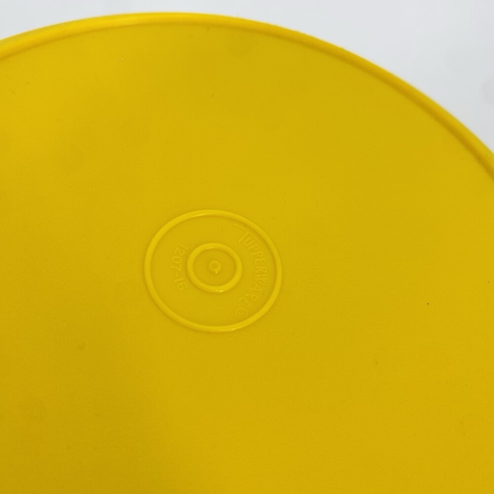 Vintage Tupperware 1207-16 Yellow Canister Container 7" USA Kitchen Storage - Picture 3 of 6